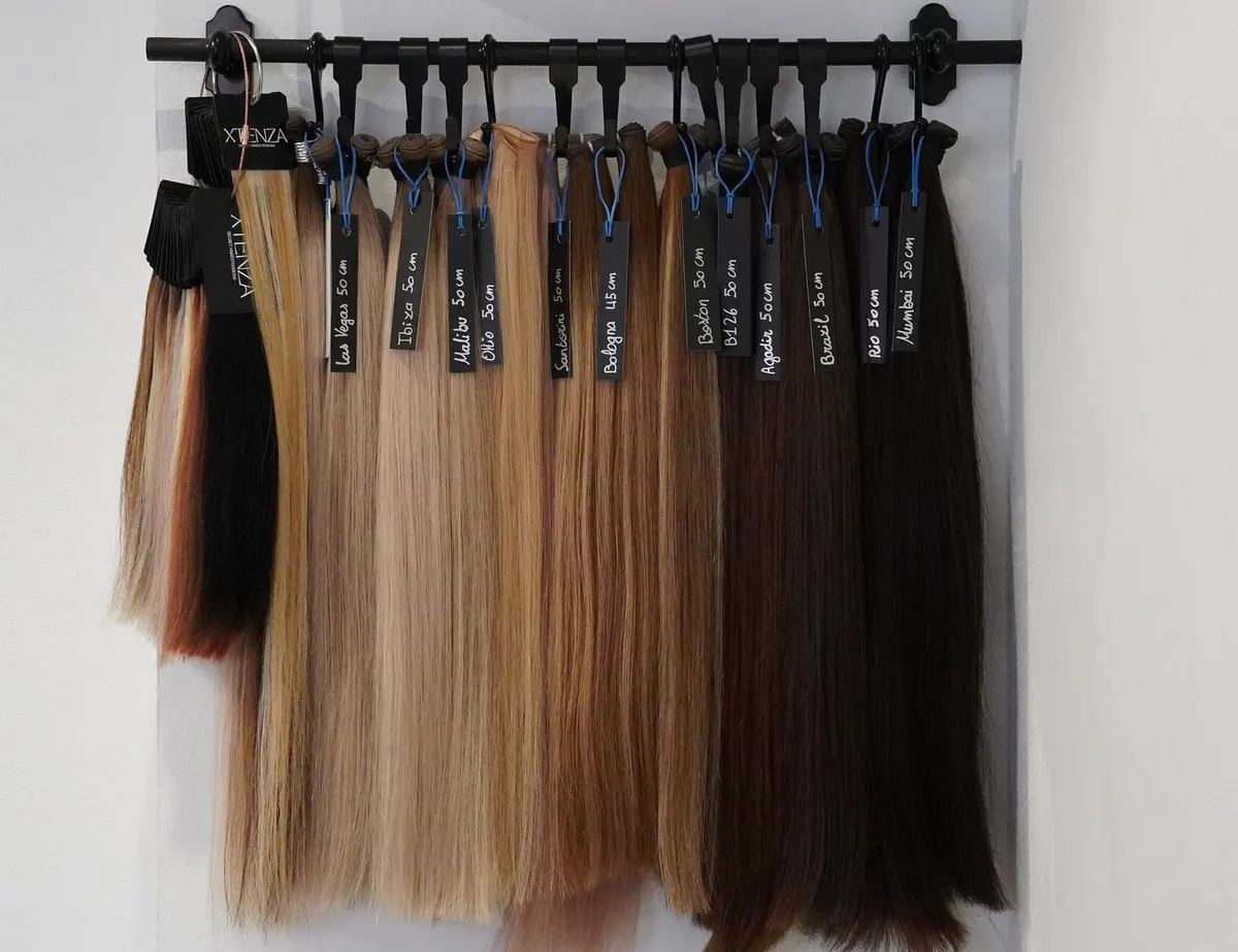 Extensions in alle kleuren in de salon