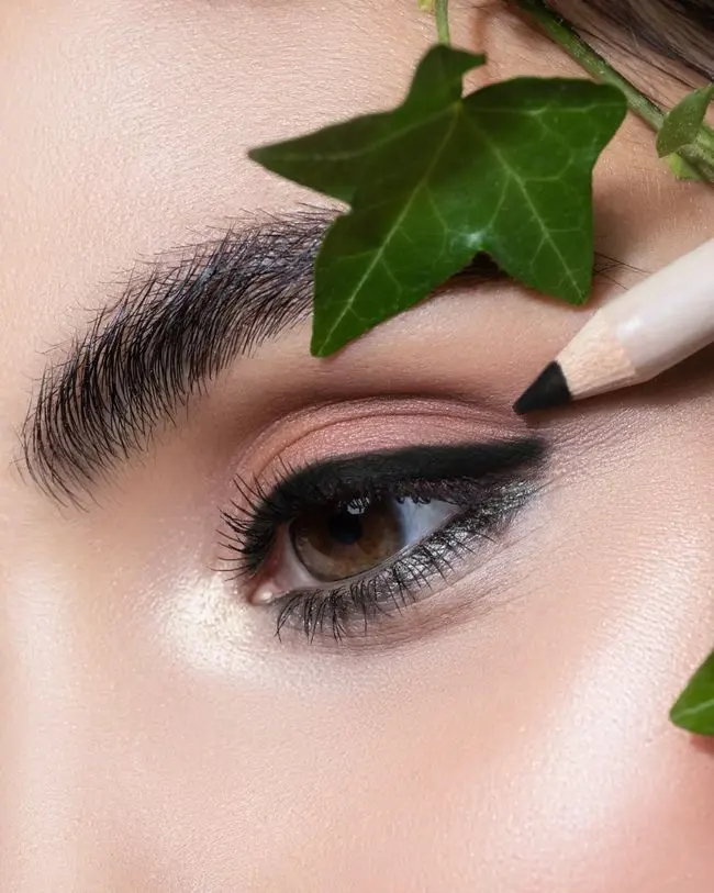 Green Couture Smooth Eye Liner 10 - Black